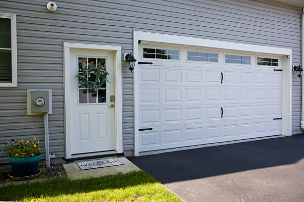 24/7 Emergency Garage Door Panel Replacement experts in Renville County County, ND